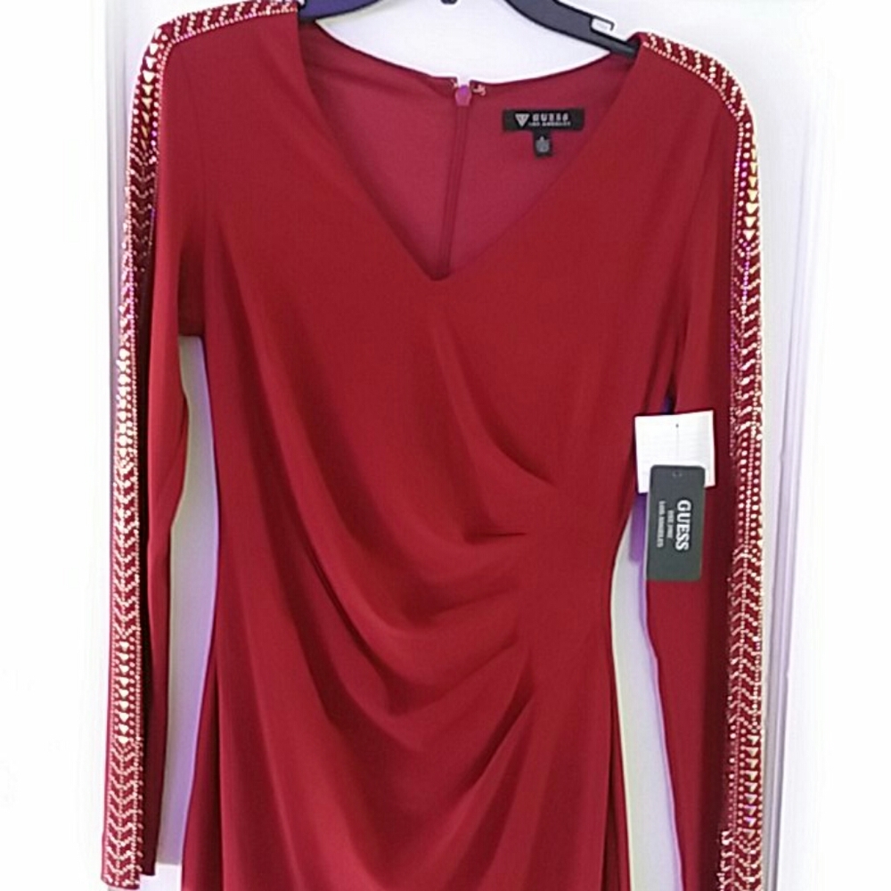 GUESS DRESS
Burgundy